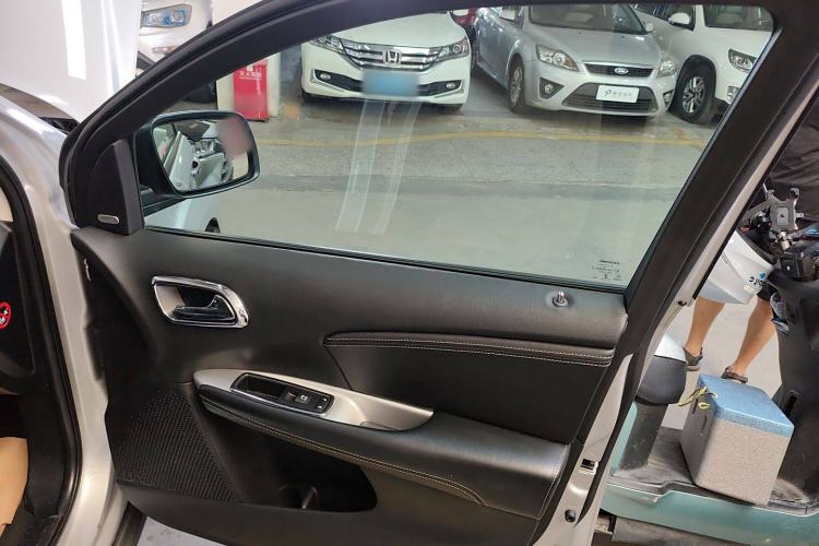 Used Dodge Journey 2013 2.4L Two-Wheel Drive Luxury Version Interior 5