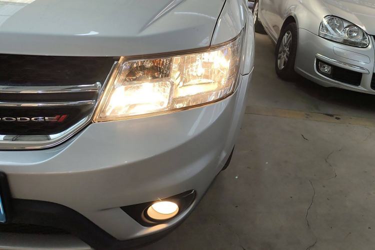Used Dodge Journey 2013 2.4L Two-Wheel Drive Luxury Version Left Front Headlight