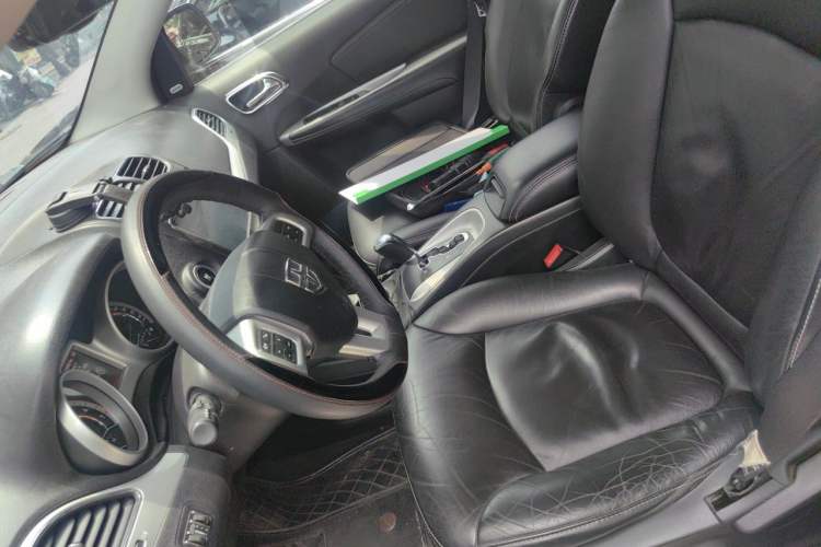 Used Dodge Journey 2013 2.4L Two-Wheel Drive Luxury Version Left Front Seat