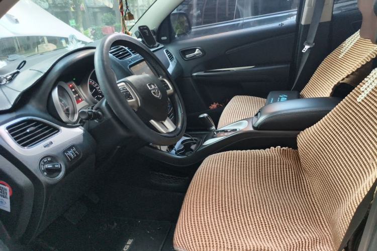 Used Dodge Journey 2013 2.4L Two-Wheel Drive Luxury Version Left Front Seat