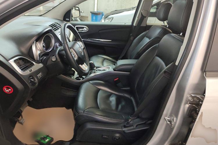 Used Dodge Journey 2013 2.4L Two-Wheel Drive Luxury Version Left Front Seat