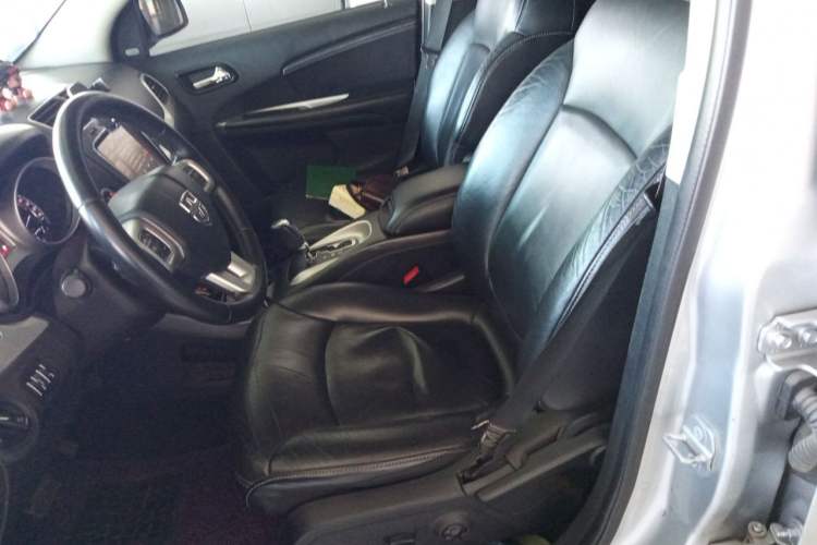 Used Dodge Journey 2013 2.4L Two-Wheel Drive Luxury Version Left Front Seat