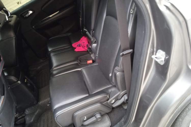 Used Dodge Journey 2013 2.4L Two-Wheel Drive Luxury Version Left Rear Seat