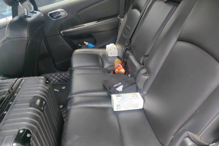 Used Dodge Journey 2013 2.4L Two-Wheel Drive Luxury Version Left Rear Seat