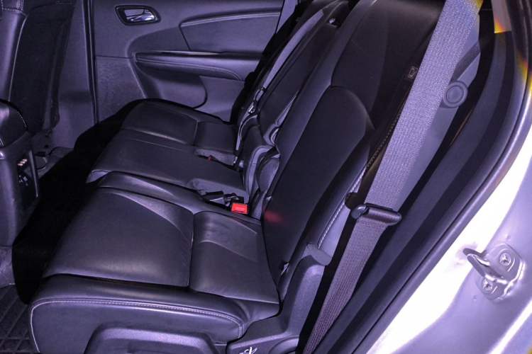 Used Dodge Journey 2013 2.4L Two-Wheel Drive Luxury Version Left Rear Seat