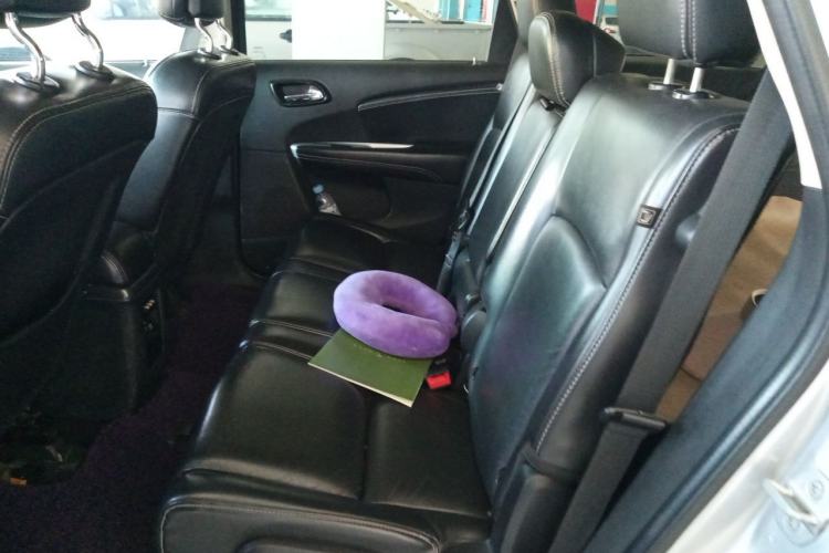 Used Dodge Journey 2013 2.4L Two-Wheel Drive Luxury Version Left Rear Seat