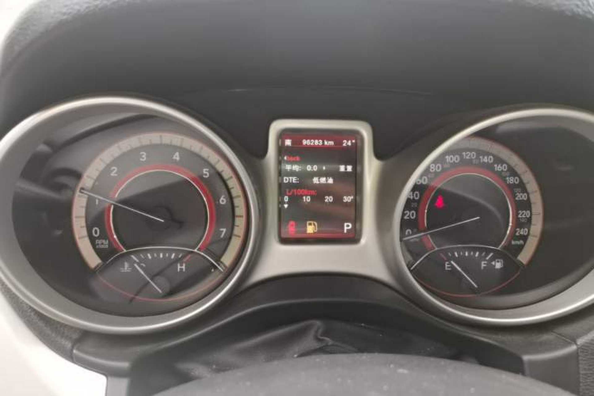 Used Dodge Journey 2013 2.4L Two-Wheel Drive Luxury Version Odometer Close Up