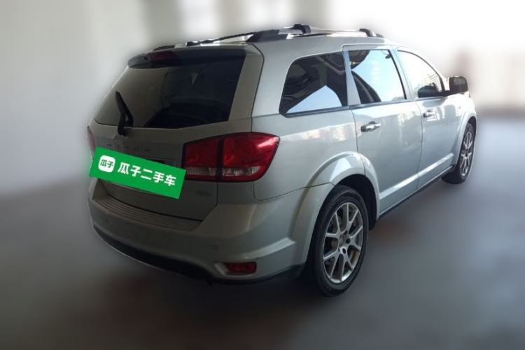 Used Dodge Journey 2013 2.4L Two-Wheel Drive Luxury Version Rear Right 45 Deg