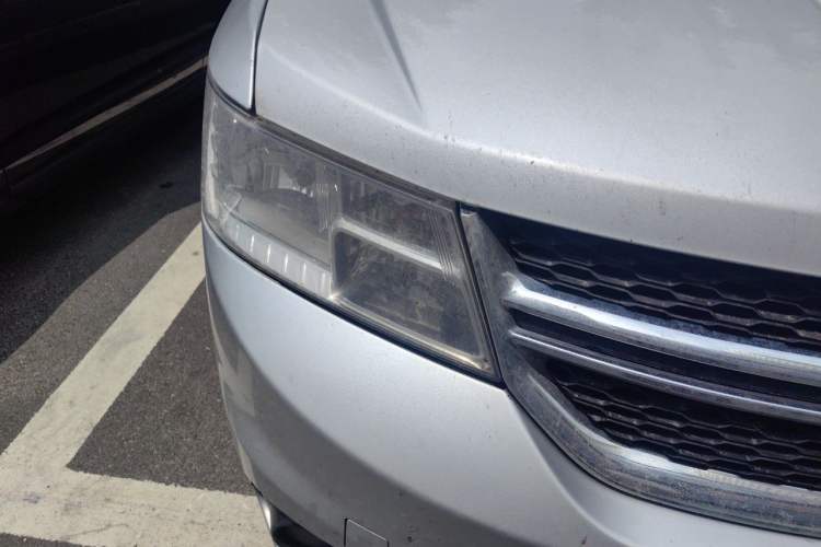 Used Dodge Journey 2013 2.4L Two-Wheel Drive Luxury Version Right Front Headlight