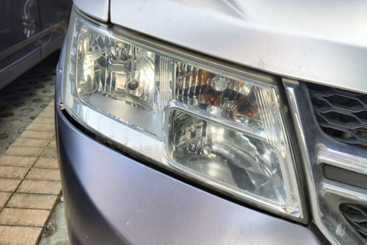 Used Dodge Journey 2013 2.4L Two-Wheel Drive Luxury Version Right Front Headlight