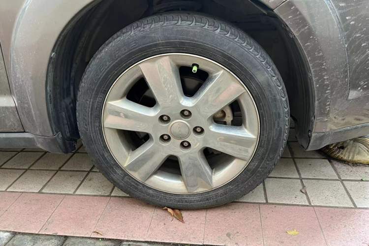 Used Dodge Journey 2013 2.4L Two-Wheel Drive Luxury Version Right Front Wheel Hub