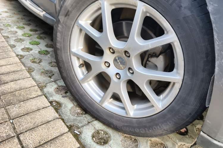 Used Dodge Journey 2013 2.4L Two-Wheel Drive Luxury Version Right Front Wheel Hub