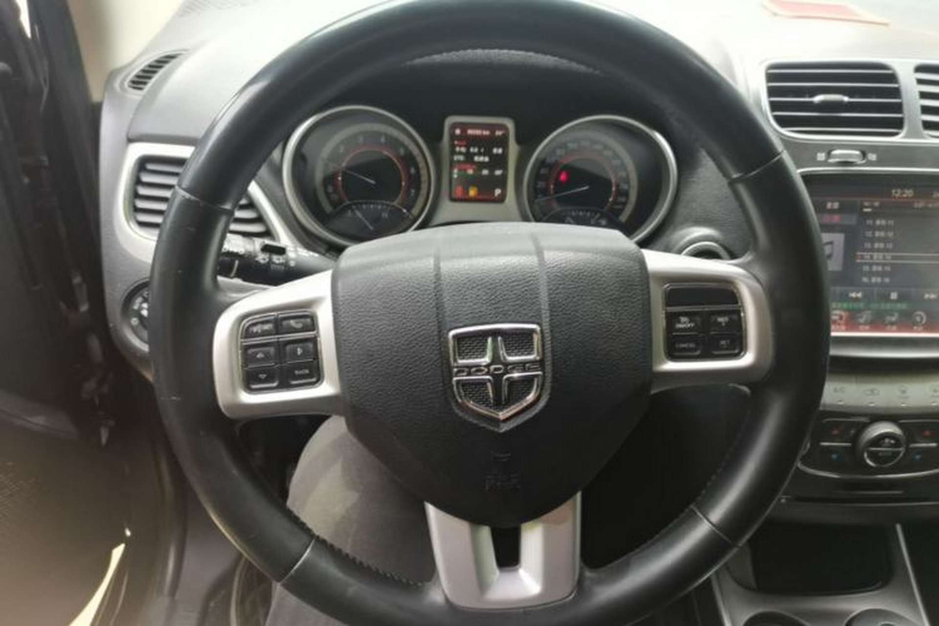Used Dodge Journey 2013 2.4L Two-Wheel Drive Luxury Version Steering Wheel