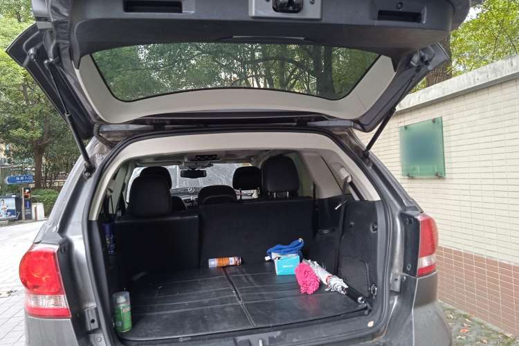 Used Dodge Journey 2013 2.4L Two-Wheel Drive Luxury Version Trunk