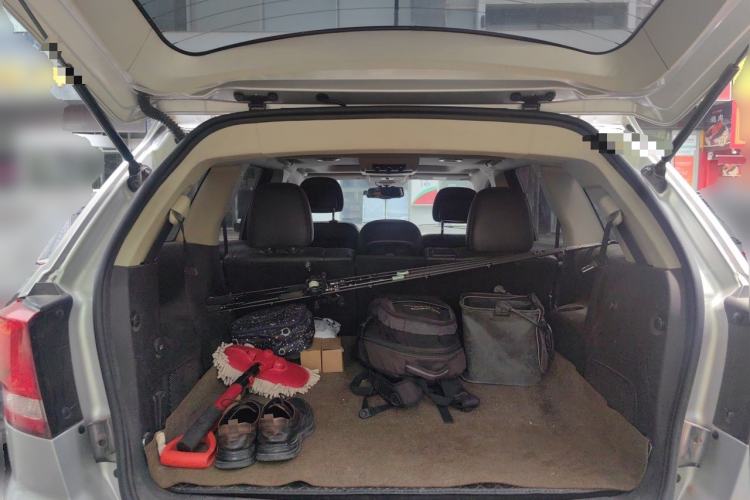 Used Dodge Journey 2013 2.4L Two-Wheel Drive Luxury Version Trunk