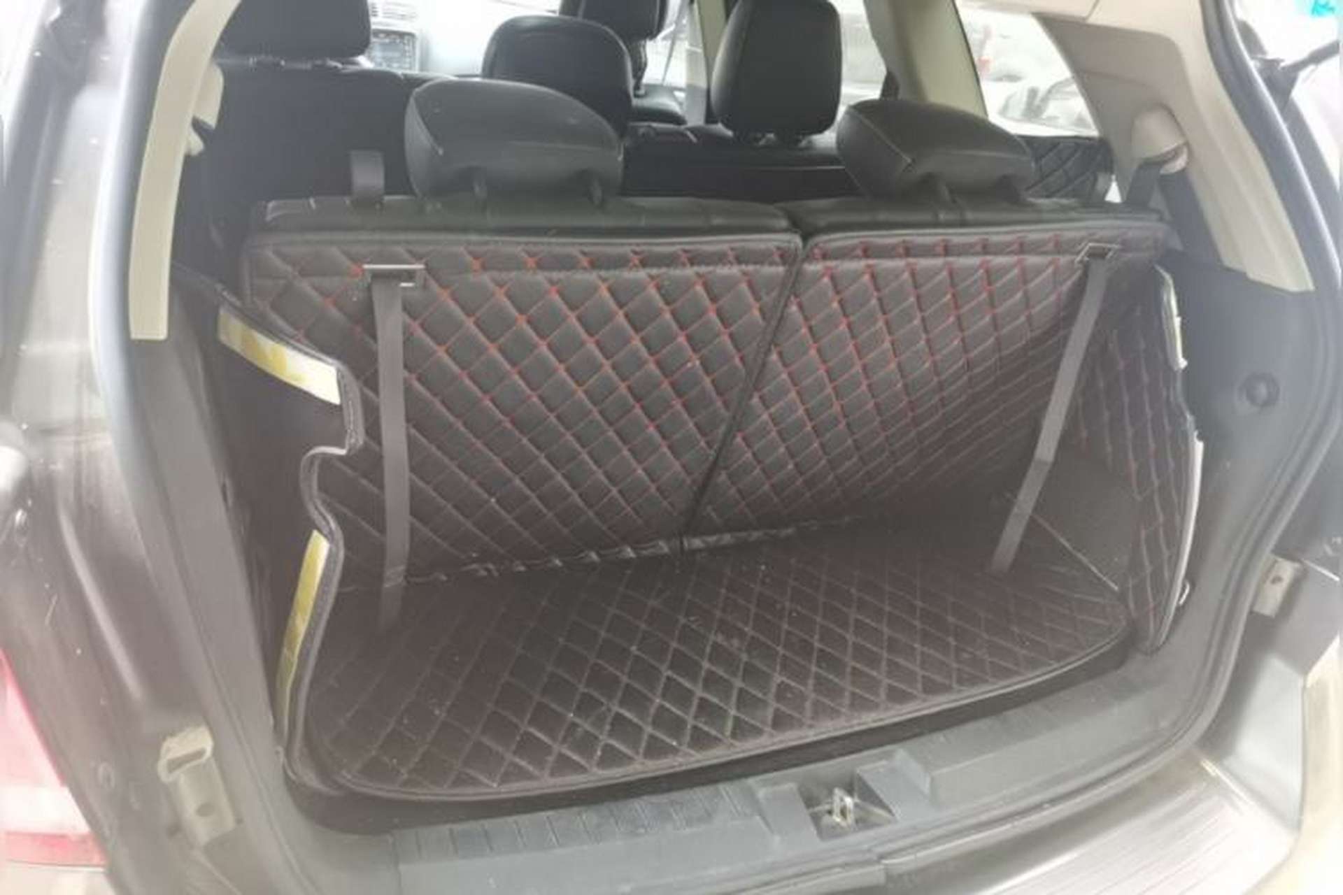 Used Dodge Journey 2013 2.4L Two-Wheel Drive Luxury Version Trunk