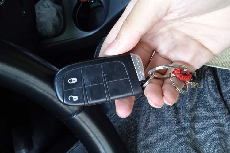 Used Dodge Journey 2013 2.4L Two-Wheel Drive Luxury Version Vehicle Key
