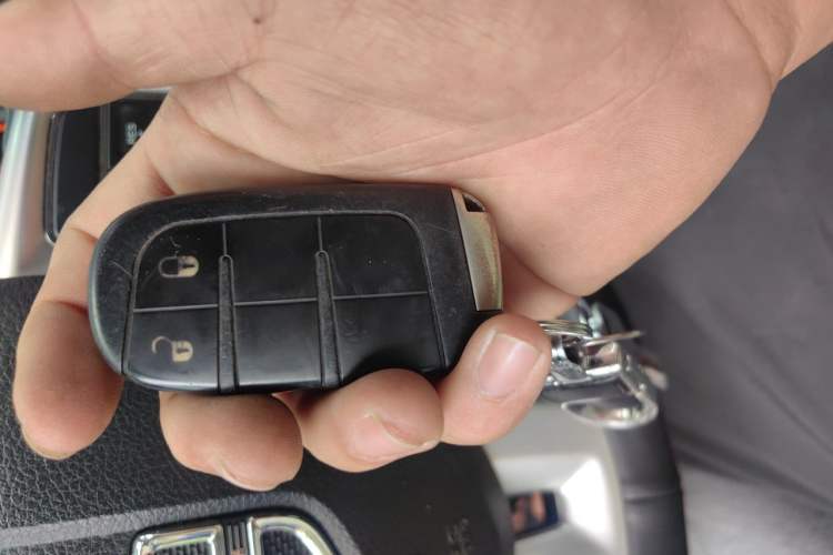 Used Dodge Journey 2013 2.4L Two-Wheel Drive Luxury Version Vehicle Key