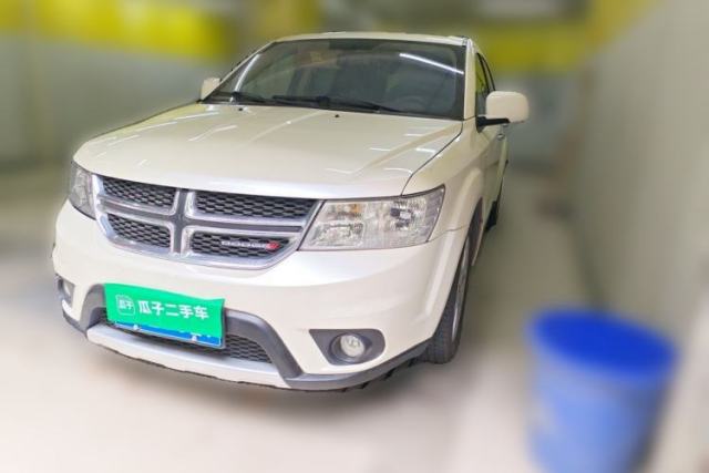 Ojetý Dodge Journey 2013 2.4L Two-Wheel Drive Luxury Version