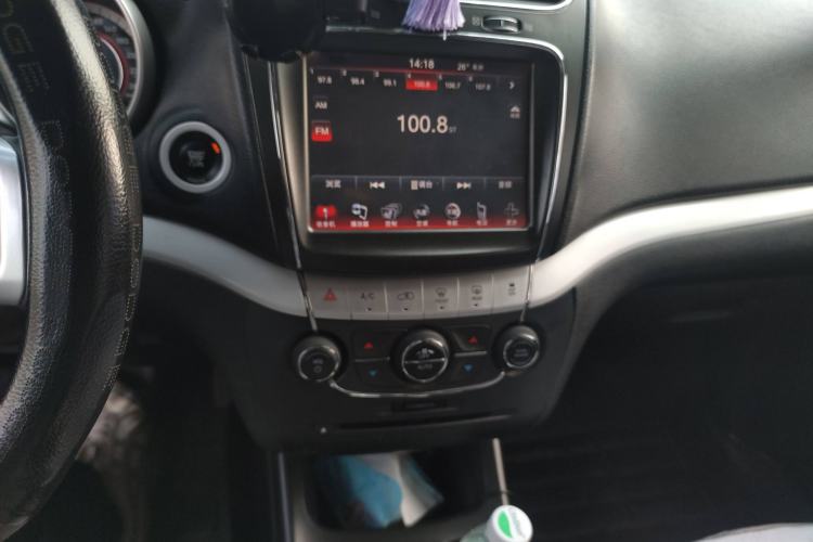 Used Dodge Journey 2013 2.4L Two-Wheel Drive Luxury Version Audio And AC Panel