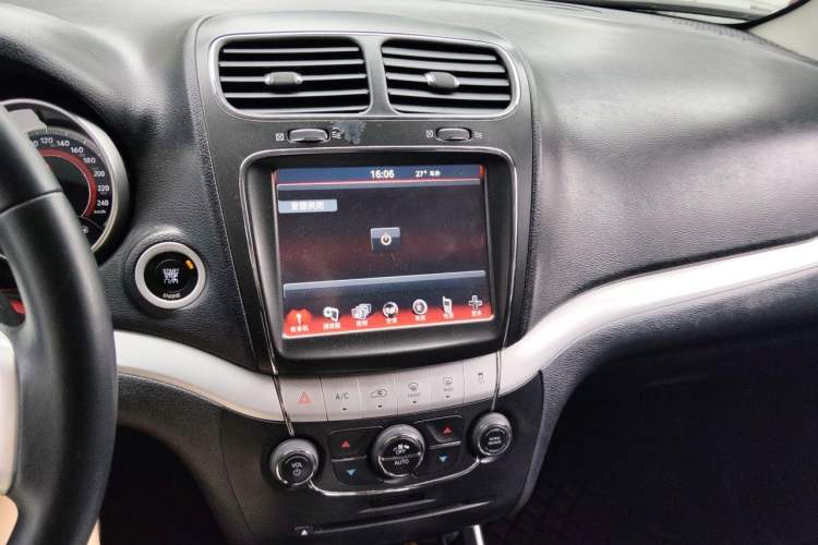 Used Dodge Journey 2013 2.4L Two-Wheel Drive Luxury Version Audio And AC Panel