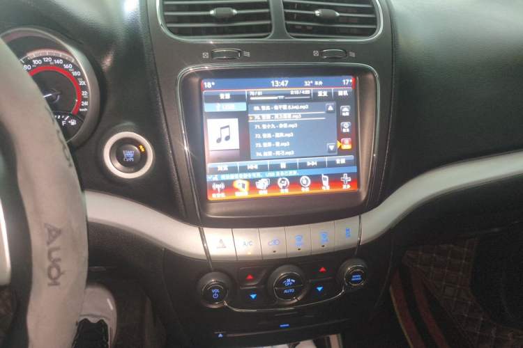 Used Dodge Journey 2013 2.4L Two-Wheel Drive Luxury Version Audio And AC Panel