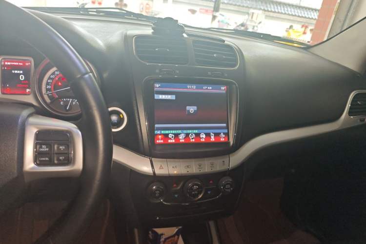 Used Dodge Journey 2013 2.4L Two-Wheel Drive Luxury Version Audio And AC Panel