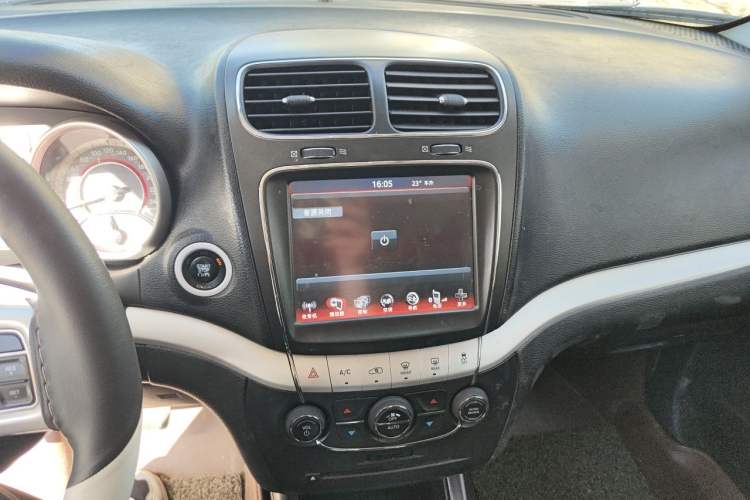 Used Dodge Journey 2013 2.4L Two-Wheel Drive Luxury Version Audio And AC Panel
