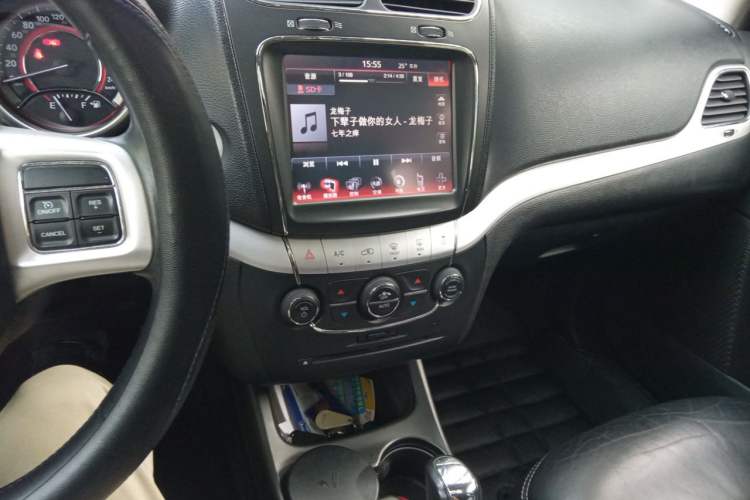 Used Dodge Journey 2013 2.4L Two-Wheel Drive Luxury Version Audio And AC Panel