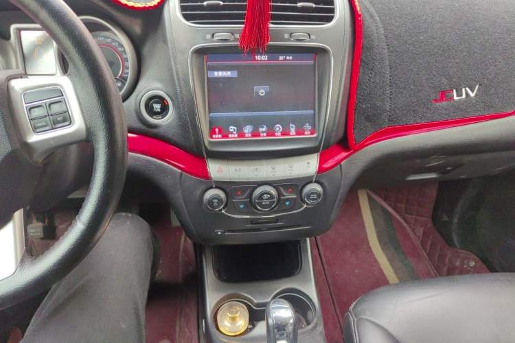 Used Dodge Journey 2013 2.4L Two-Wheel Drive Luxury Version Audio And AC Panel
