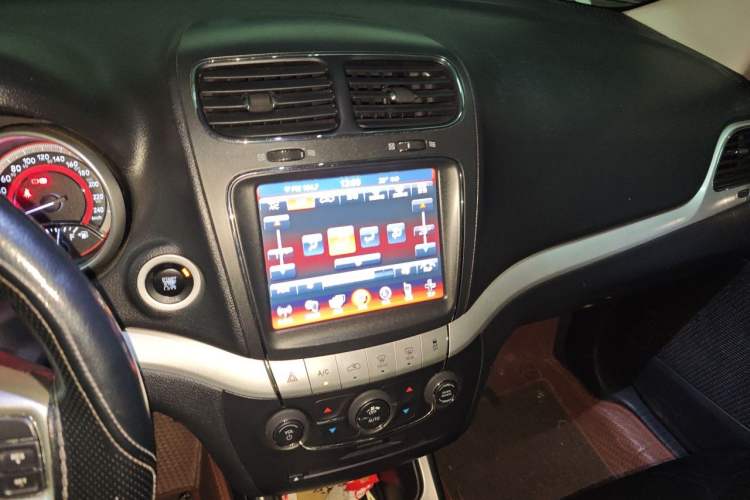 Used Dodge Journey 2013 2.4L Two-Wheel Drive Luxury Version Audio And AC Panel