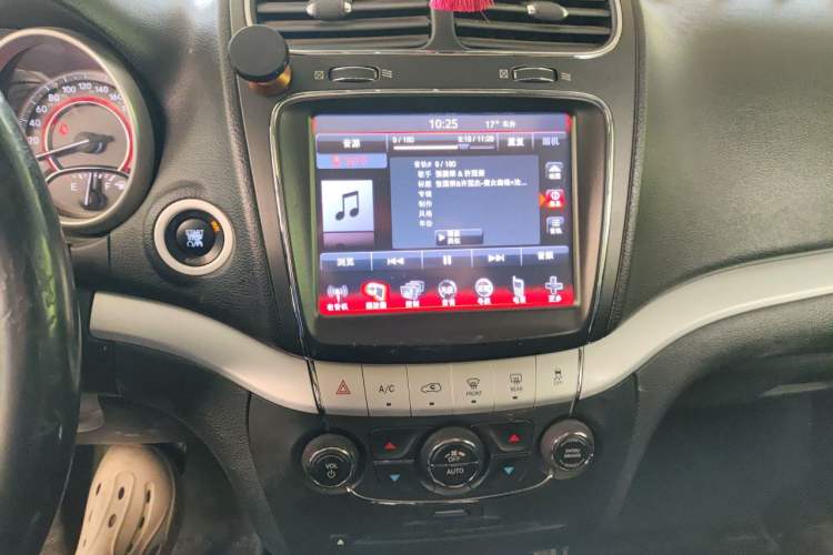 Used Dodge Journey 2013 3.6L Four-Wheel Drive Flagship Edition Audio And AC Panel