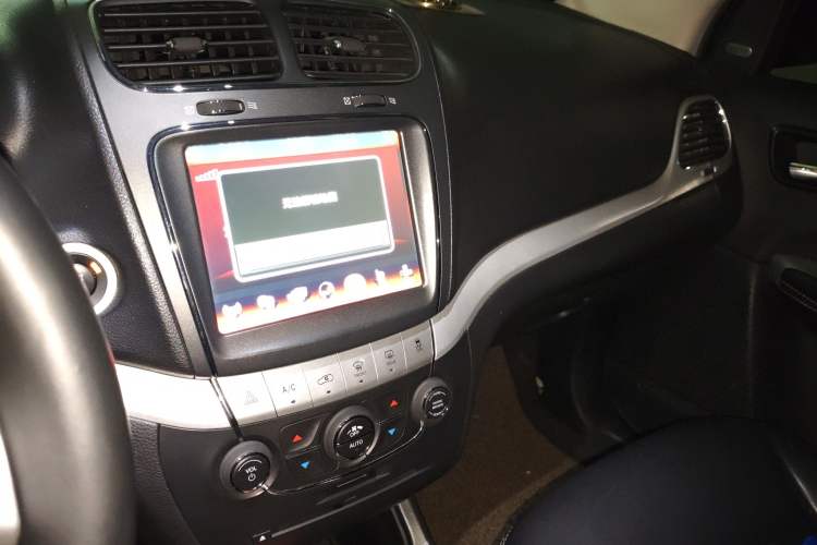 Used Dodge Journey 2013 2.4L Two-Wheel Drive Luxury Version Audio And AC Panel