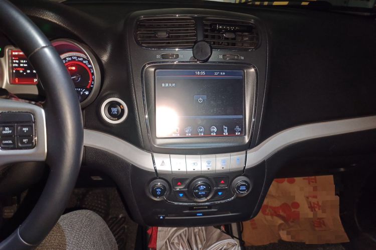 Used Dodge Journey 2013 2.4L Two-Wheel Drive Luxury Version Audio And AC Panel