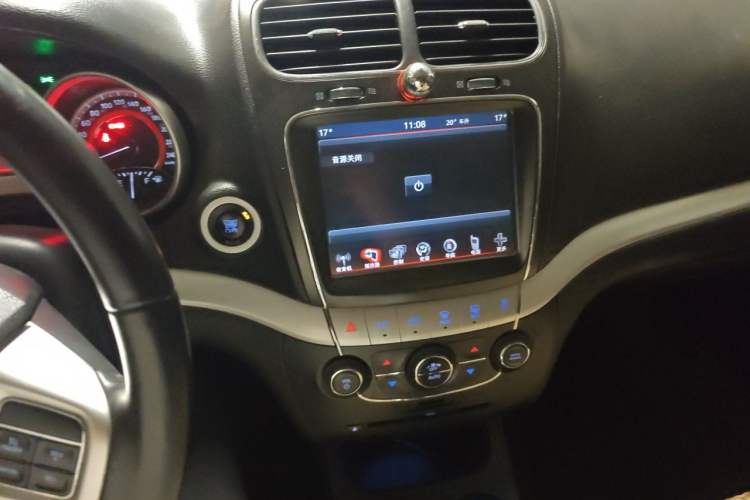 Used Dodge Journey 2013 2.4L Two-Wheel Drive Luxury Version Audio And AC Panel