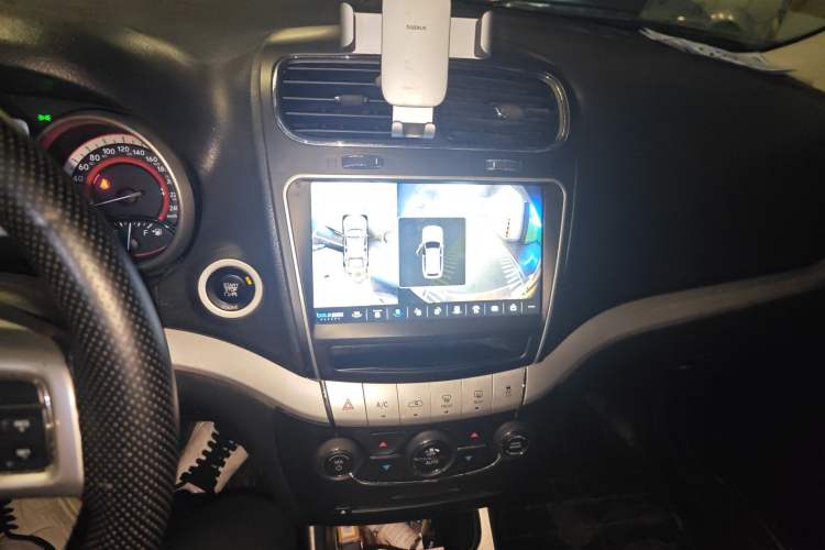 Used Dodge Journey 2013 2.4L Two-Wheel Drive Luxury Version Audio And AC Panel