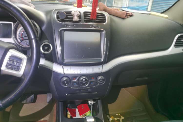 Used Dodge Journey 2013 2.4L Two-Wheel Drive Luxury Version Audio And AC Panel