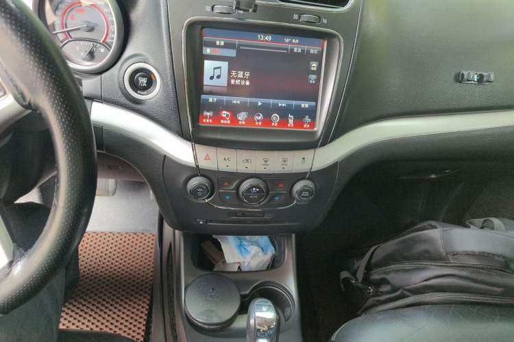 Used Dodge Journey 2013 3.6L Four-Wheel Drive Flagship Edition Audio And AC Panel