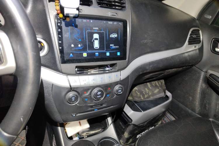 Used Dodge Journey 2013 2.4L Two-Wheel Drive Luxury Version Audio And AC Panel