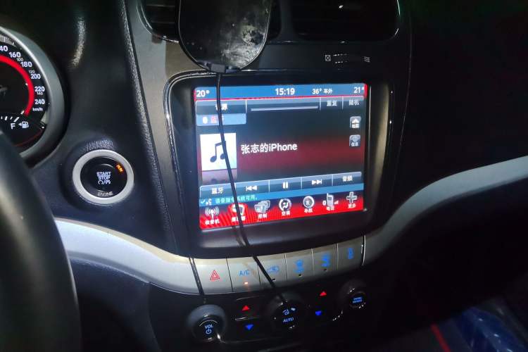 Used Dodge Journey 2013 2.4L Two-Wheel Drive Luxury Version Audio And AC Panel