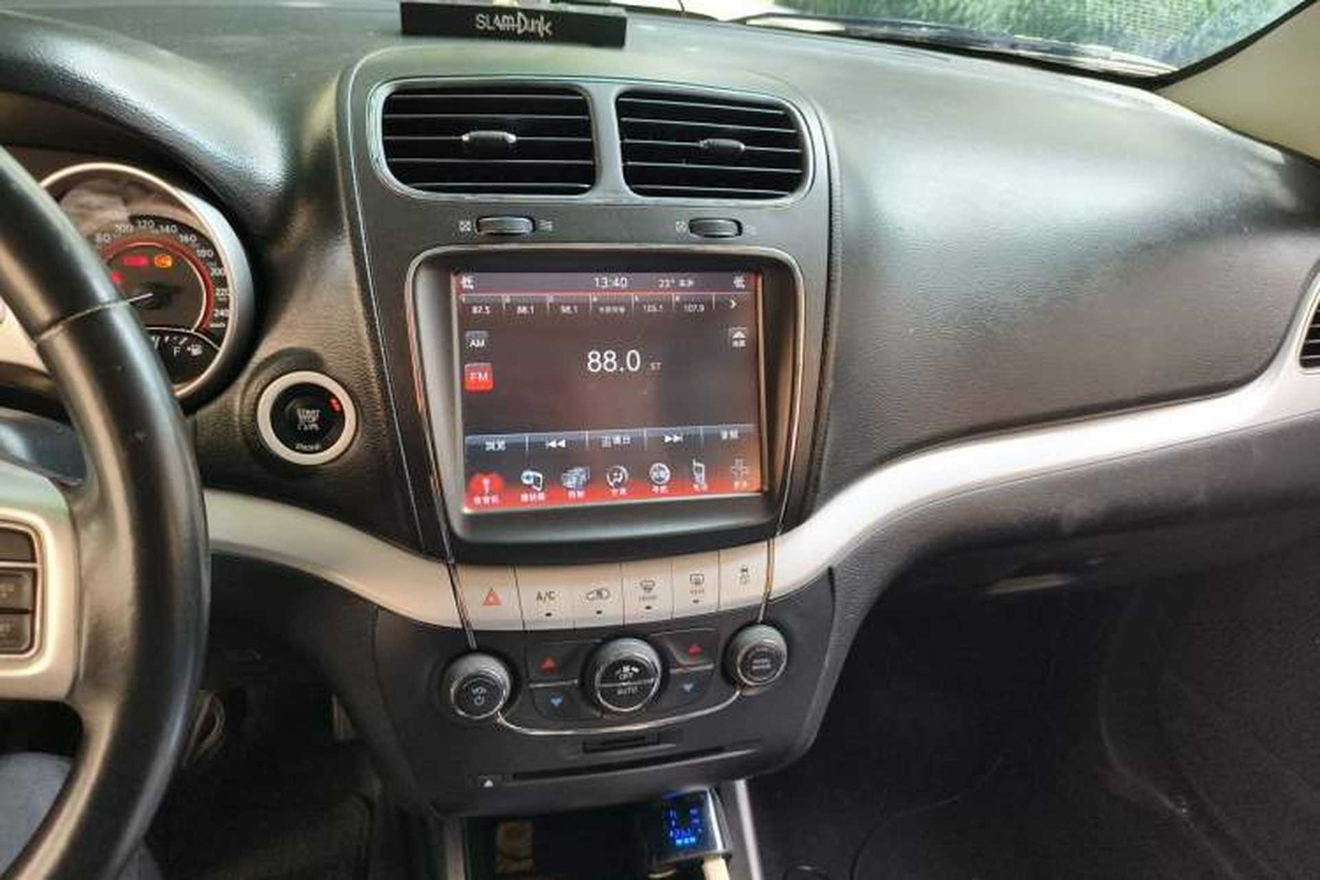 Used Dodge Journey 2013 2.4L Two-Wheel Drive Luxury Version Audio And AC Panel