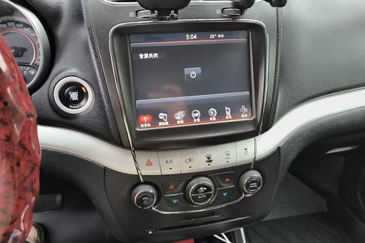 Used Dodge Journey 2013 2.4L Two-Wheel Drive Luxury Version Audio And AC Panel