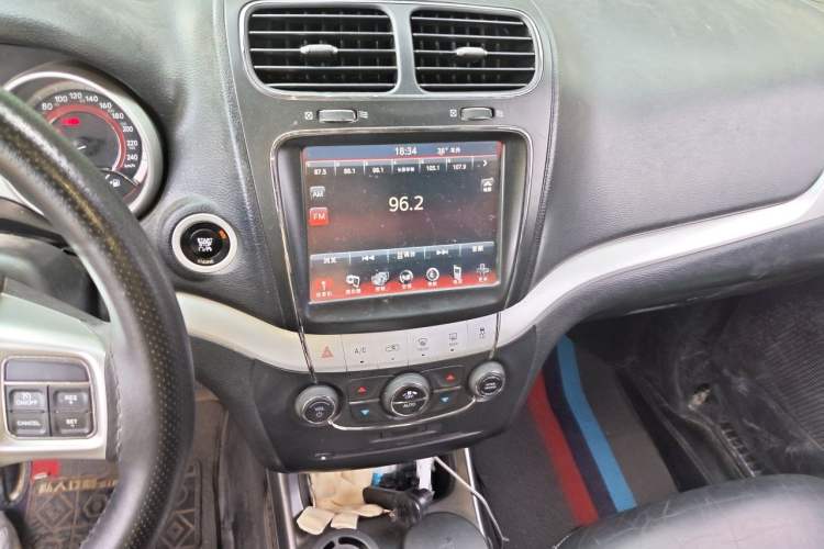 Used Dodge Journey 2013 2.4L Two-Wheel Drive Luxury Version Audio And AC Panel