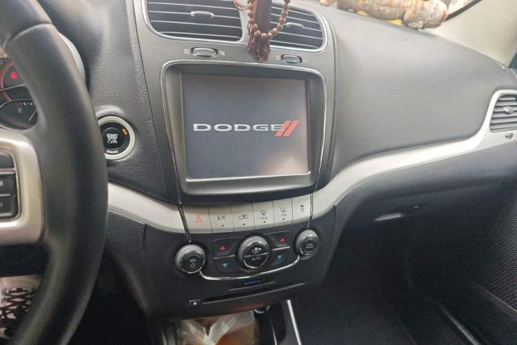 Used Dodge Journey 2013 2.4L Two-Wheel Drive Luxury Version Audio And AC Panel