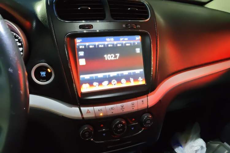 Used Dodge Journey 2013 2.4L Two-Wheel Drive Luxury Version Audio And AC Panel