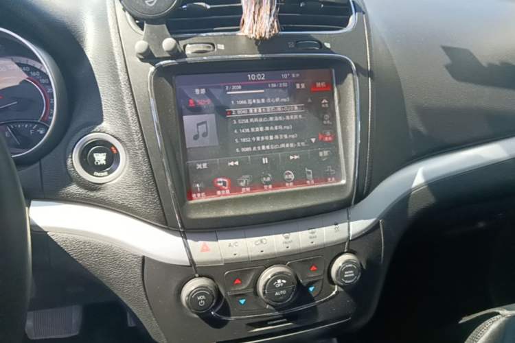 Used Dodge Journey 2013 3.6L Four-Wheel Drive Flagship Edition Audio And AC Panel