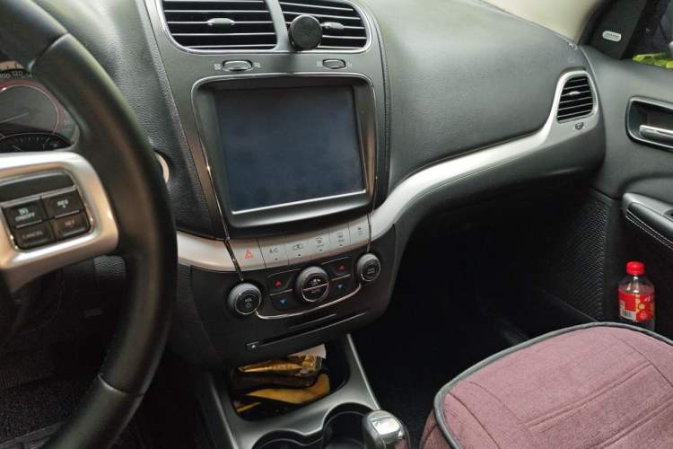Used Dodge Journey 2013 2.4L Two-Wheel Drive Luxury Version Audio And AC Panel