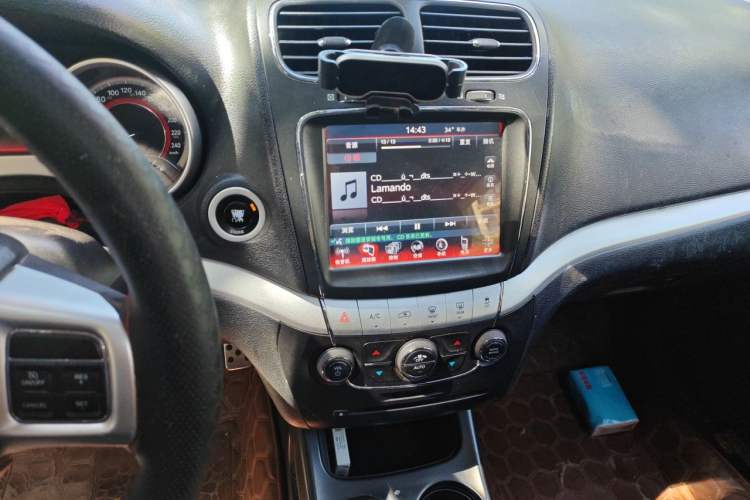Used Dodge Journey 2013 3.6L Four-Wheel Drive Flagship Edition Audio And AC Panel