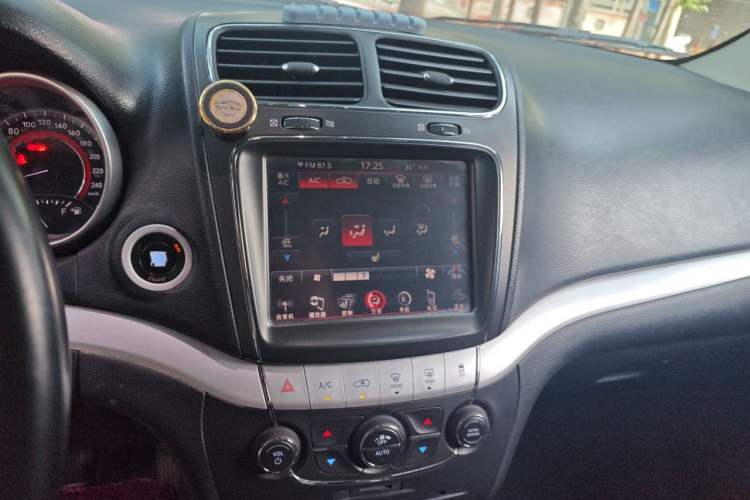 Used Dodge Journey 2013 2.4L Two-Wheel Drive Luxury Version Audio And AC Panel