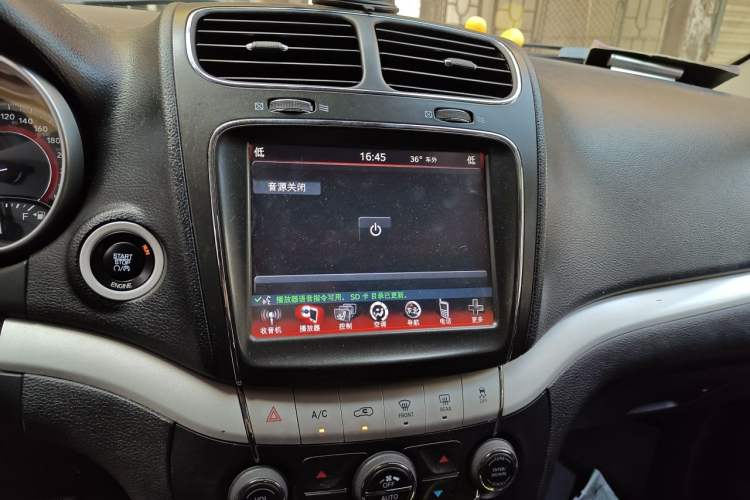 Used Dodge Journey 2013 2.4L Two-Wheel Drive Luxury Version Audio And AC Panel